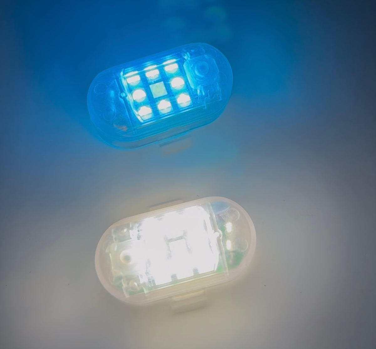 Licurici LED Stroboscopică Mini – 7 Culori, IP68, Reîncărcabilă USB, cu Telecomandă